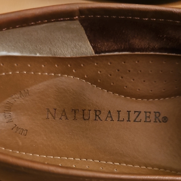 Naturalizer Women's Brown Loafers - Picture 2 of 7